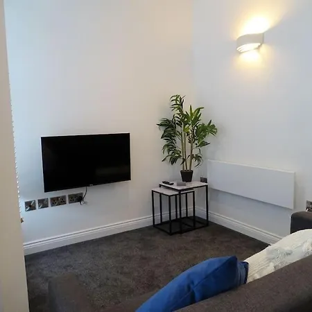 2 - Queens Court 스카버러