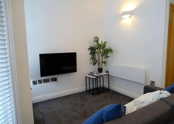 2 - Queens Court Scarborough